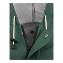 Gros plan sur le tissu PVC souple, la fermeture éclair sous rabat à boutons-pression et la capuche ajustable de la veste de pluie verte PROS Wear modèle 616.