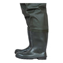 Gros plan : Jonction soudée par haute fréquence entre la jambe en PVC et la botte souple de la cuissarde PROS Wear WR02, garantissant une étanchéité totale.