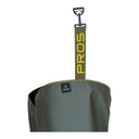 Détail : Sangle de fixation à la ceinture avec sangle réglable et marquage PROS jaune du haut de la cuissarde PVC WR02.
