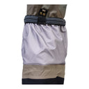 Détail sécurité : Guêtre intégrée avec crochet métallique ajustable pour lacet, empêchant l'intrusion de graviers et de sable dans le chausson néoprène.