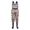 Waders de pêche respirant femme PROS
Wear modèle SB04/D/AIR, de couleur olive  clair avec bottes noires, ceinture et bretelles élastiques - vue de face.