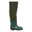 Détail : Profil de la botte souple à semelle crantée du waders enfant PROS Wear SB01/J, offrant une adhérence maximale sur les berges glissantes.